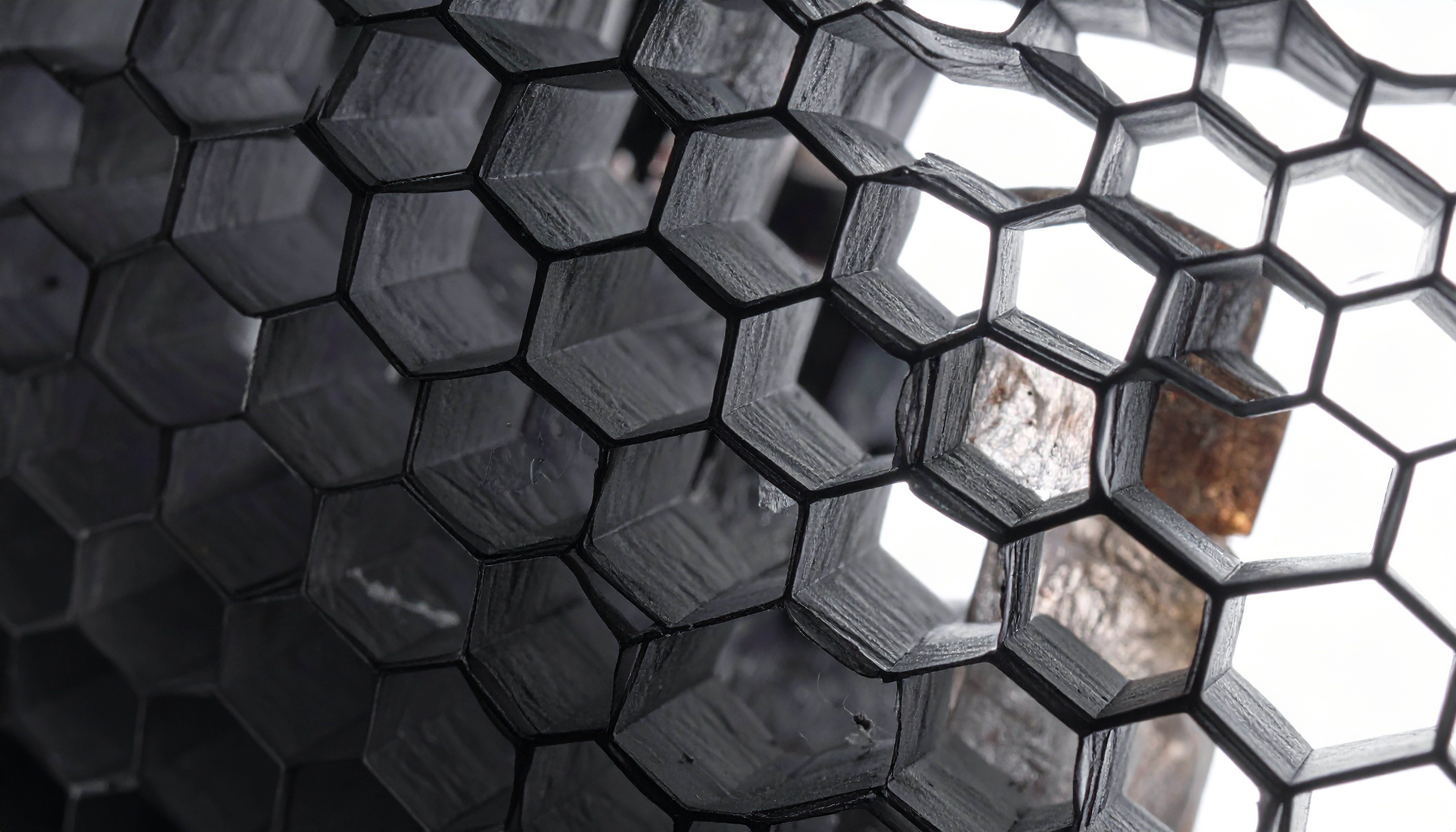 ハムウナム Nomex® vs. Aluminum Honeycomb: The Right Core for Your Application